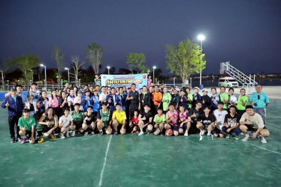 วันเสาร์ที่ 14 มีนาคม 2569       พันเอก (พิเศษ) ทวีศักดิ์ สมพงษ์ นายกเทศมนตรีตำบลบ้านจั่น เป็นประธานในพิธีเปิด "โครงการแข่งขันกีฬาบาสเกตบอล ประจำปีงบประมาณ  พ.ศ. 2569"  รายชื่อผู้ชนะ มีดังนี้        1. ชนะเลิศ ได้แก่ ทีม Demon        2. รองชนะเลิศ อันดับ 1 ได้แก่ ทีม Thunder        3. รองชนะเลิศ อันดับ 2  ได้แก่ ทีม Hornets      เพื่อส่งเสริมและปลูกฝังให้เยาวชนและประชาชนเห็นคุณค่าของกีฬา ใช้เวลาว่างให้เกิดประโยชน์ มีสุขภาพแข็งแรง ห่างไกลยาเสพติด มีน้ำใจนักกีฬา รู้แพ้ รู้ชนะ รู้อภัย