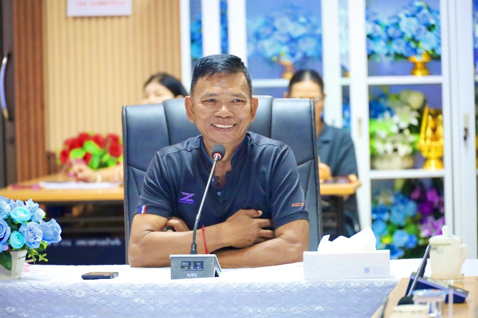 วันพฤหัสบดีที่ 6 สิงหาคม พ.ศ. 2569 เวลา 10.00 น. ณ ห้องประชุมรวมใจ เทศบาลตำบลบ้านจั่น
      พันเอก (พิเศษ) ทวีศักดิ์ สมพงษ์ นายกเทศมนตรีตำบลบ้านจั่น เป็นประธานการประชุมพิจารณาหลักเกณฑ์การคัดเลือก "แม่ดีเด่น" โครงการจัดงานวันเฉลิมพระชนมพรรษา 12 สิงหาคม สมเด็จพระนางเจ้าสิริกิติ์ พระบรมราชินีนาถ พระบรมราชชนนีพันปีหลวง โดยมีคณะผู้บริหาร  ข้าราชการ ประธานกลุ่มสตรี กลุ่มสตรีเทศบาลตำบลบ้านจั่น และประธานชุมชน เข้าร่วมประชุม
      เพื่อร่วมกันพิจารณากำหนดหลักเกณฑ์และแนวทางในการคัดเลือกแม่ดีเด่นให้เป็นไปด้วยความเหมาะสม โปร่งใส และเป็นธรรม และเตรียมความพร้อมในการจัดกิจกรรมให้เป็นไปด้วยความเรียบร้อย 