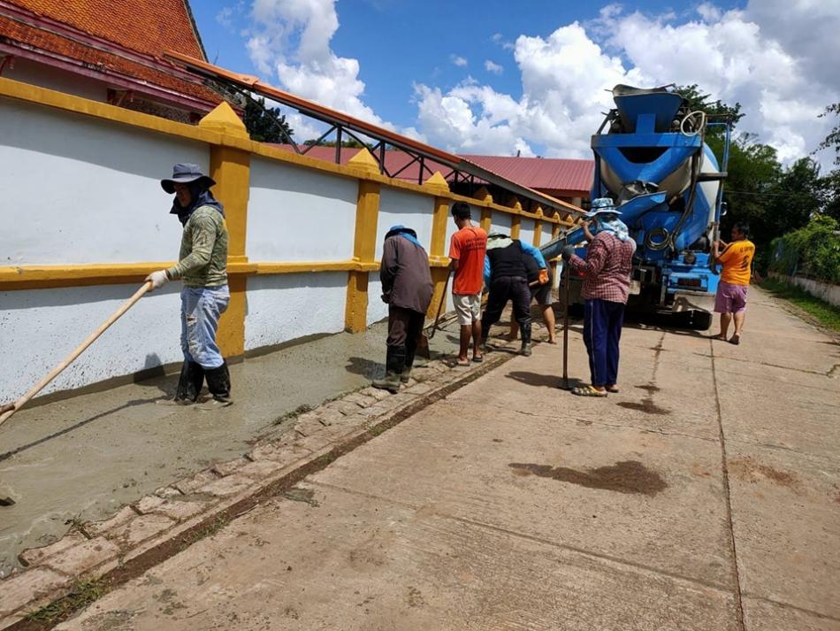วันที่ 8 ตุลาคม 2565  พันเอก(พิเศษ)ทวีศักดิ์ สมพงษ์  นายกเทศมนตรีตำบลบ้านจั่น ควบคุมกำกับดูแลกองช่าง/งานป้องกันฯ ทำการขยายถนนคอนกรีต หน้าวัดสามัคคีวนาราม(ดงเค็ง2)  เพื่อความเป็นระเบียบสวยงาม