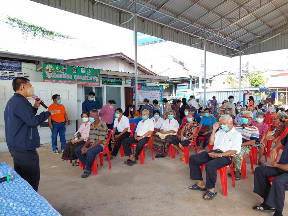 วันที่ 1 ธันวาคม  2565   เวลา 09.30 น. และ 13.30 น. พันเอก(พิเศษ)ทวีศักดิ์ สมพงษ์  นายกเทศมนตรีตำบลบ้านจั่น พร้อมด้วย รองนายก/เลขานุการ /รองปลัดฯ/กองสวัสดิการสังคม /กองสาธารณสุขฯ ลงพื้นที่พบปะ พี่น้องประชาชน ชุมชนดงเค็ง2  ชุมชนบ้านจั่น เพื่อมอบเบี้ยยังชีพผู้สูงอายุ  ประจำเดือน กันยายน 2565 และตรวจสุขภาพพี่น้องประชาชนในชุมชน