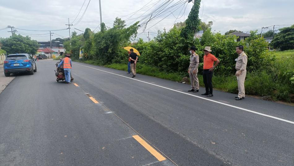 นที่ 31 สิงหาคม 2566      พันเอก(พิเศษ) ทวีศักดิ์ สมพงษ์ นายกเทศมนตรีตำบลบ้านจั่น พร้อมด้วย รองปลัดเทศบาล, หัวหน้าฝ่ายบริหารงานทั่วไป และเจ้าหน้าที่ที่เกี่ยวข้อง ลงพื้นที่ควบคุมกำกับดูแลงการปรับปรุงผิวจราจรคอนกรีต  เสริมเหล็กเป็นผิวแอสฟัลท์ติกคอนกรีต ถนนศรีประจักษ์ ชุมชนศรีประจักษ์      เพื่อให้ถูกต้องตามแบบแปลนที่เทศบาลตำบลบ้านจั่นกำหนด