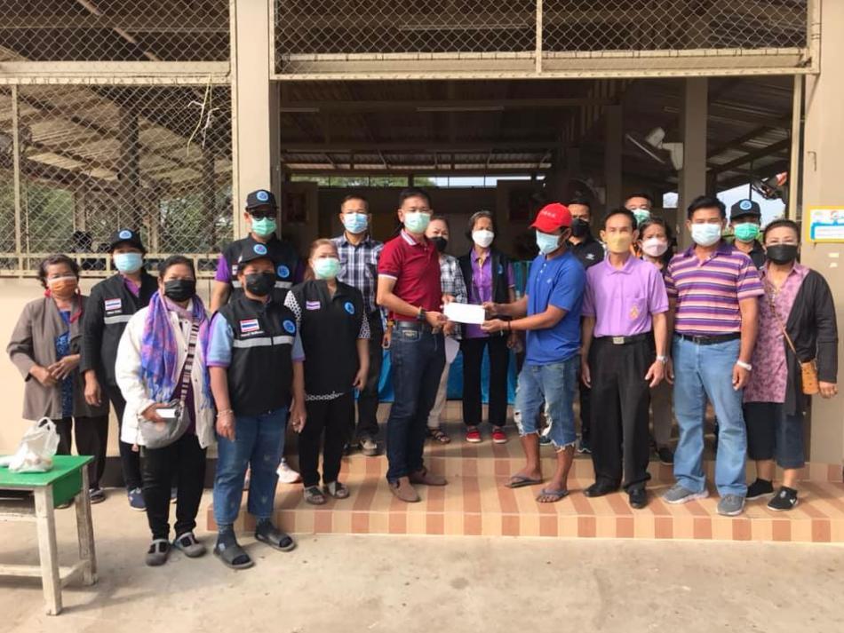 วันที่ 5 กุมภาพันธ์ 2565 พันเอก(พิเศษ) ทวีศักดิ์ สมพงษ์ นายกเทศมนตรีตำบลบ้านจั่นพร้อมด้วยคณะผู้บริหาร สมาชิกสภา และกองสวัสดิการสังคม ลงพื้นที่เพื่อมอบเงินช่วยเหลือประชาชนด้านการส่งเสริมและพัฒนาคุณภาพชีวิตฯ ชุมชนดงเค็ง,ชุมชนบ้านจั่น