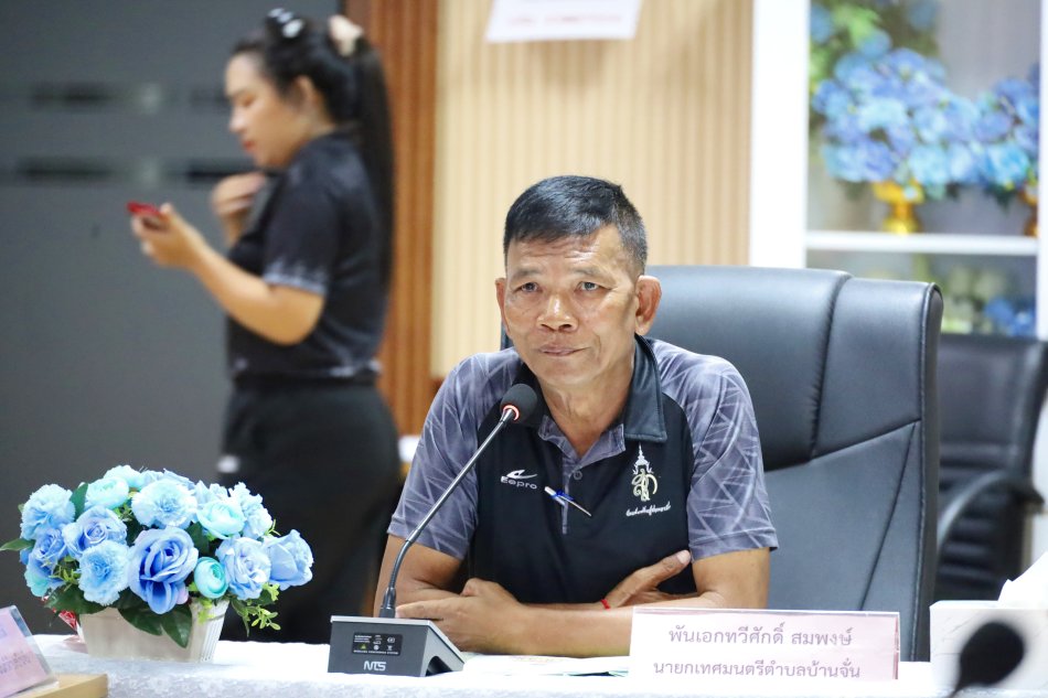 วันจันทร์ที่ 27  กรกฎาคม พ.ศ. 2569  เวลา 14.00 น. ณ ห้องประชุมรวมใจเทศบาลตำบลบ้านจั่น           พันเอก (พิเศษ) ทวีศักดิ์ สมพงษ์ นายกเทศมนตรีตำบลบ้านจั่น เป็นประธานการประชุม เพื่อซักซ้อมการจัดงานประเพณีทำบุญแห่เทียนวันเข้าพรรษา ประจำปีงบประมาณ พ.ศ. 2569 โดยมีคณะผู้บริหาร สมาชิกสภาเทศบาลตำบลบ้านจั่น ประธานกลุ่มสตรี คณะกรรมการชุมชน  ข้าราชการ พนักงาน เข้าร่วมประชุมอย่างพร้อมเพรียง          เพื่อร่วมกันวางแผนการดำเนินงาน กำหนดรูปแบบกิจกรรม แบ่งหน้าที่และความรับผิดชอบของแต่ละฝ่าย ตลอดจนเตรียมความพร้อมในทุกด้าน เพื่อให้การจัดโครงการเป็นไปด้วยความเรียบร้อย มีประสิทธิภาพ และสอดคล้องกับขนบธรรมเนียมประเพณีอันดีงามของท้องถิ่น