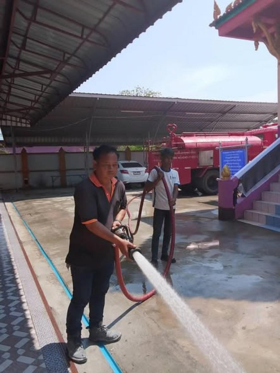 วันศุกร์ที่ 20 มีนาคม 2569             พันเอก (พิเศษ) ทวีศักดิ์ สมพงษ์  นายกเทศมนตรีตำบลบ้านจั่น มอบหมายให้งานป้องกันและบรรเทาสาธารณภัยเทศบาลตำบลบ้านจั่น ดำเนินการล้างและทำความสะอาดบริเวณวัดสามัคคีวราราม (วัดบ้านดงเค็ง)            เพื่อให้เกิดความสะอาด เป็นระเบียบ เรียบร้อย ลดฝุ่นละออง สร้างความประทับใจแก่ประชาชนที่มาประกอบศาสนกิจ