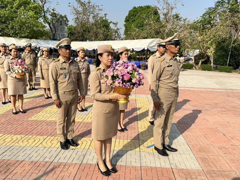 วันพุธ 18 มีนาคม 2569              พันเอก (พิเศษ) ทวีศักดิ์ สมพงษ์ นายกเทศมนตรีตำบลบ้านจั่น มอบหมายให้ ปลัดเทศบาลตำบลบ้านจั่น พร้อมด้วยข้าราชการเทศบาลตำบลบ้านจั่น เข้าร่วมพิธีถวายราชสักการะและกล่าวถวายราชสดุดีพระบาทสมเด็จพระจุลจอมเกล้าเจ้าอยู่หัว เนื่องในวันท้องถิ่นไทย ประจำปี 2569 ณ บริเวณลานพระบรมราชานุสาวรีย์ รัชกาลที่ 5 ศาลากลางจังหวัดอุดรธานี