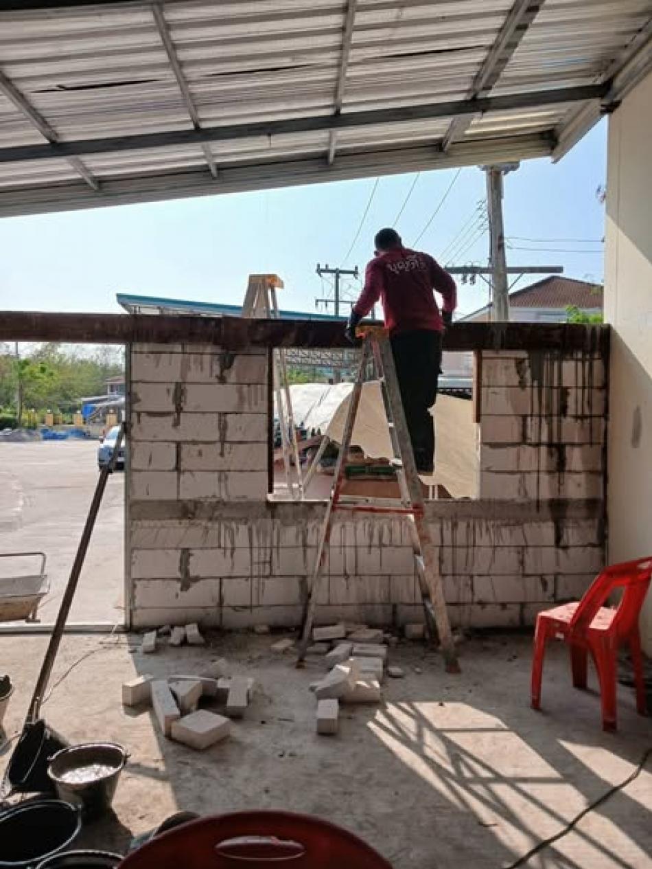 วันพฤหัสบดีที่ 5 มีนาคม 2569      เทศบาลตำบลบ้านจั่น ต่อเติมอาคารงานป้องกันและบรรเทาสาธารณภัย ณ สวนสาธารณะหนองกลิ้ง      เพื่อเพิ่มพื้นที่ใช้งานให้เพียงพอต่อเจ้าหน้าที่ รองรับการปฏิบัติงานด้านความปลอดภัย การช่วยเหลือประชาชน และการรับมือเหตุฉุกเฉินได้อย่างมีประสิทธิภาพ