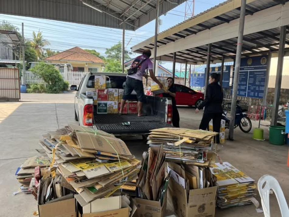 วันพฤหัสบดีที่ 12 มีนาคม 2569        กองสาธารณสุขและสิ่งแวดล้อม เทศบาลตำบลบ้านจั่น ลงพื้นที่ออกบริการรับซื้อขยะจากประชาชน ตามโครงการธนาคารขยะรีไซเคิล ณ ชุมชนบ้านจั่น        เพื่อรณรงค์ให้ประชาชนคัดแยกขยะรีไซเคิลก่อนนำไปทิ้ง พร้อมทั้งมีรายได้เสริม และช่วยลดปัญหาสภาวะโลกร้อน