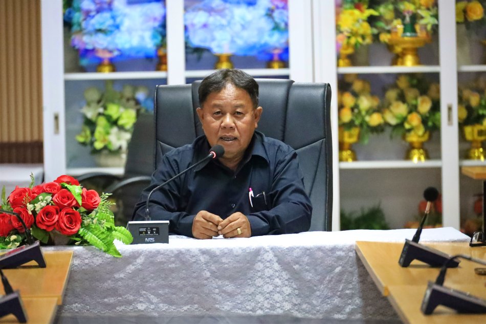 วันศุกร์ที่ 19 มิถุนายน 2569             พันเอก (พิเศษ) ทวีศักดิ์ สมพงษ์ นายกเทศมนตรีตำบลบ้านจั่น มอบหมายให้ นายไสว ประเทศสิงห์ รองนายกเทศมนตรีตำบลบ้านจั่น พร้อมด้วยคณะผู้บริหาร ข้าราชการ และพนักงานเทศบาล ให้การต้อนรับคณะศึกษาดูงานจากเทศบาลตำบลวัดหลวง อำเภอโพนพิสัย จังหวัดหนองคาย ซึ่งได้นำคณะเข้าศึกษาดูงานและแลกเปลี่ยนความรู้เกี่ยวกับ การดำเนินงานกองทุนหลักประกันสุขภาพเทศบาลตำบลบ้านจั่น            เพื่อแลกเปลี่ยนแนวทางการบริหารจัดการกองทุนหลักประกันสุขภาพระดับท้องถิ่น การขับเคลื่อนงานด้านสาธารณสุข การส่งเสริมสุขภาพและป้องกันโรค รวมถึงการนำประสบการณ์และองค์ความรู้ที่ได้รับไปปรับใช้ในการพัฒนาการดำเนินงานของกองทุนหลักประกันสุขภาพให้เกิดประสิทธิภาพมากยิ่งขึ้น