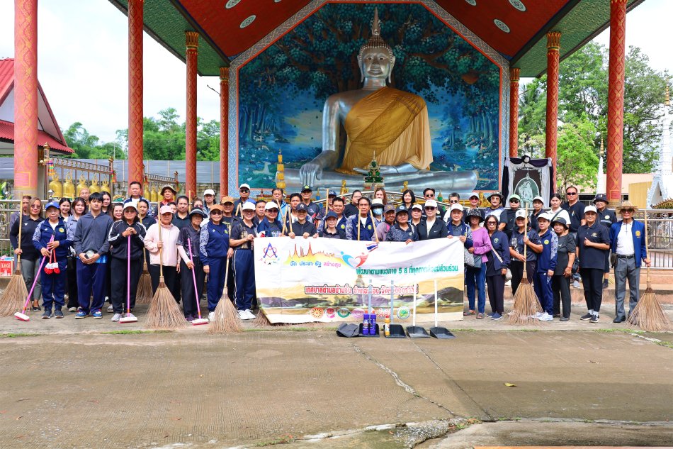 วันศุกร์ที่ 24 กรกฎาคม  2569 เวลา 09.30  น.       เทศบาลตำบลบ้านจั่น จัดกิจกรรมโครงการ "วัด ประชา รัฐ สร้างสุข" ณ วัดสามัคคีวนาราม ตำบลบ้านจั่น อ.เมือง จ.อุดรธานี  โดยมี คณะผู้บริหาร  หัวหน้าส่วนราชการ พนักงาน เทศบาลตำบลบ้านจั่น ประชาชนในพื้นที่ เข้าร่วมโครงการ       เพื่อปรับปรุงภูมิทัศน์ จัดการสิ่งแวดล้อม และรักษาความสะอาดภายในบริเวณวัดให้ถูกต้องตามสุขลักษณะแนวทาง 5 ส. และส่งเสริมการมีส่วนร่วมของประชาชนในชุมชน