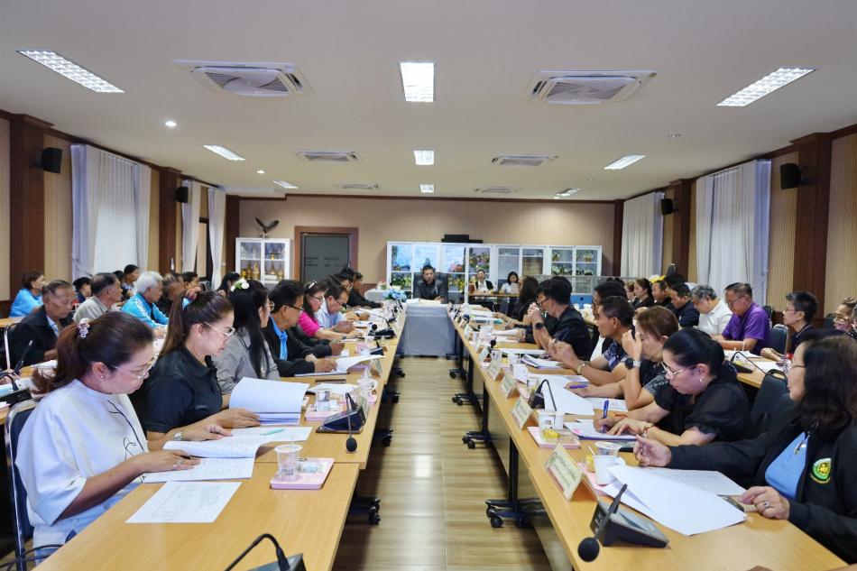 วันศุกร์ที่ 20 มีนาคม 2569       กองยุทธศาสตร์และงบประมาณ เทศบาลตำบลบ้านจั่น จัดประชุมประชาคมท้องถิ่นเพื่อจัดทำแผนพัฒนาท้องถิ่น โดยมี พันเอก (พิเศษ) ทวีศักดิ์ สมพงษ์ นายกเทศมนตรีตำบลบ้านจั่น เป็นประธาน พร้อม คณะกรรมการพัฒนา, คณะกรรมการสนับสนุน, ประชาคมท้องถิ่น และพนักงานเทศบาลตำบลบ้านจั่น เข้าร่วมประชุม ในการจัดทำแผนพัฒนาท้องถิ่น (พ.ศ. 2566-2570) เพิ่มเติมครั้งที่ 1/2569       เพื่อให้บรรลุตามเป้าหมาย เกิดผลสัมฤทธิ์ต่อภารกิจของรัฐและเพื่อให้เกิดประโยชน์สุขของประชาชนในเขตเทศบาลตำบลบ้านจั่น