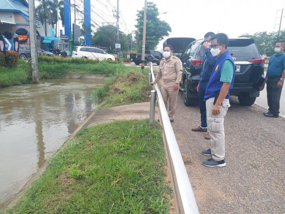 วันที่ 28 กันยายน 2565 เวลา 10.00-12.00 น  พันเอก(พิเศษ)ทวีศักดิ์ สมพงษ์  นายกเทศมนตรีตำบลบ้านจั่น  ท่านรองนายก/ท่านรองปลัดฯ ลงพื้นที่ควบคุมกำกับดูแลการปฎิบัติงานของกองช่างและงานป้องกันในการป้องกันแก้ไขปัญหาน้ำท่วมในเขตเทศบาลตำบลบ้านจั่น โดยมีนายอำเภอเมืองอุดรธานีและปลัดป้องกันฯ เฝ้าระวังและสังเกตุการณ์น้ำในเขตเทศบาลตำบลบ้านจั่น