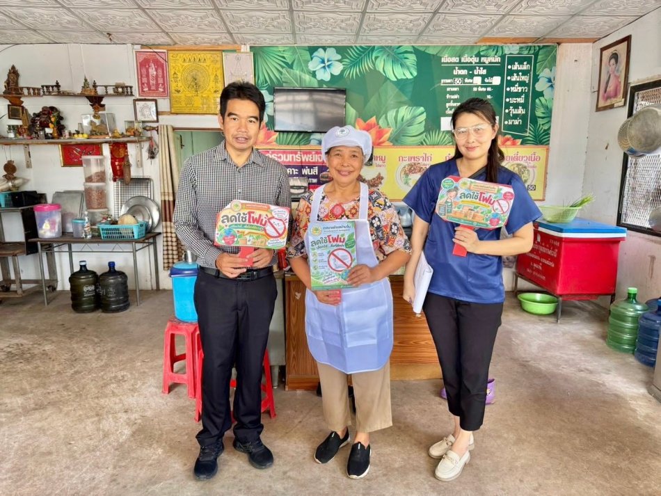 วันพุธที่ 23 กันยายน 2569     พันเอก (พิเศษ) ทวีศักดิ์ สมพงษ์ นายกเทศมนตรีตำบลบ้านจั่น มอบหมายให้ กองสาธารณสุขและสิ่งแวดล้อม เทศบาลตำบลบ้านจั่น ลงพื้นที่ตรวจประเมินสถานประกอบการร้านอาหารที่สมัครเข้าร่วมกิจกรรม “ร้านดี มีดาว”         เพื่อส่งเสริมและยกระดับมาตรฐานด้านสุขาภิบาลอาหาร แลความปลอดภัยของผู้บริโภค ตามหลักเกณฑ์ด้านสุขาภิบาลอาหาร ครอบคลุม ความสะอาดของสถานที่ อุปกรณ์ ผู้สัมผัสอาหาร การจัดการขยะและสิ่งแวดล้อม ตลอดจนการจัดการด้านสุขาภิบาลอาหาร