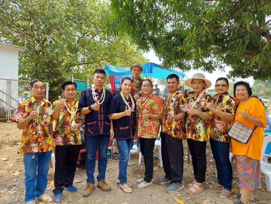 เทศบาลตำบลบ้านจั่น ร่วมสืบสานวัฒนธรรมประเพณีสงกรานต์ ประจำปี 2566     พ.อ.(พิเศษ) ทวีศักดิ์ สมพงษ์ นายกเทศมนตรีตำบลบ้านจั่น และคุณวิจิตรา สมพงษ์ ภริยา พร้อมด้วยคณะผู้บริหาร, ประธานสภาเทศบาล, สมาชิกสภาเทศบาลฯ หัวหน้าส่วนราชการ และเจ้าหน้าที่เทศบาลตำบลบ้านจั่น ร่วมทำบุญตักบาตร สรงน้ำพระ และรดน้ำขอพรผู้สูงอายุ สืบสานวัฒนธรรมประเพณีวันสงกรานต์ปี 2566 ณ ชุมชนในเขตเทศบาลตำบลบ้านจั่น อ.เมือง จ.อุดรธานี