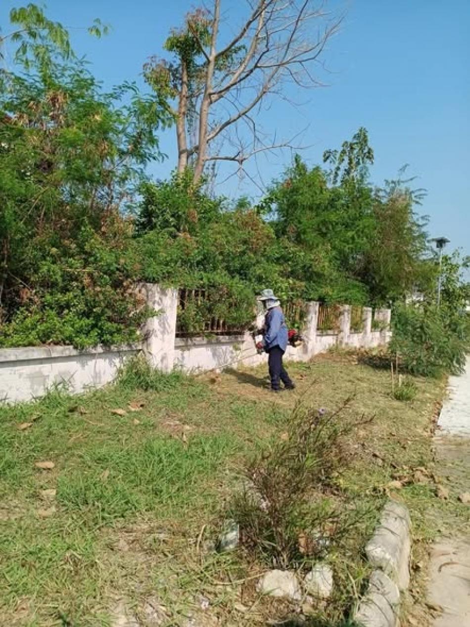 วันพุธที่ 11 มีนาคม 2569           เทศบาลตำบลบ้านจั่น ตัดหญ้าบริเวณสวนสาธารณะเฉลิมพระเกียรติหนองกลิ้ง เพื่อปรับปรุงภูมิทัศน์ให้มีความสะอาด สวยงาม และเป็นระเบียบเรียบร้อย