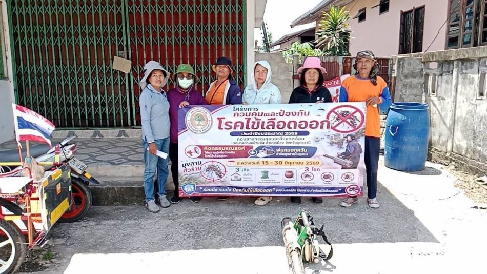 วันพฤหัสบดีที่ 25 มิถุนายน 2569      กองสาธารณสุขและสิ่งแวดล้อม  เทศบาลตำบลบ้านจั่น  ออกบริการฉีดพ่นหมอกควันกำจัดยุงลายตามบ้านเรือนประชาชน และตามท่อระบายน้ำในเขตพื้นที่เทศบาลตำบลบ้านจั่น      เพื่อกำจัดยุงลายที่เป็นพาหะนำโรคไข้เลือดออก และควบคุมยุงลายตัวแก่ที่อาจเป็นพาหะนำโรคไข้เลือดออก