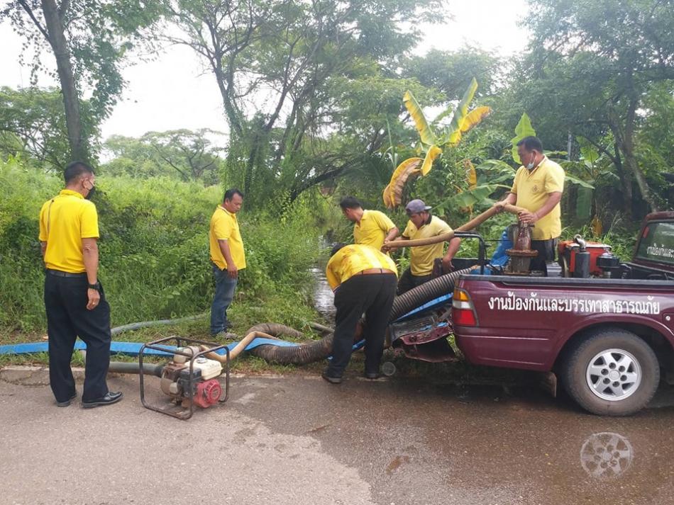 วันที่ 26 กันยายน 2565 เวลา 13.00 น  พันเอก(พิเศษ)ทวีศักดิ์ สมพงษ์  นายกเทศมนตรีตำบลบ้านจั่น  พร้อม คณะผู้บริหาร/รองปลัดฯ  /ผอ.กองช่าง ลงพื้นที่ควบคุมกำกับดูแล การแก้ไขปัญหาน้ำท่วม ถนนมิตรเจริญ  ชุมชนสัมพันธ์สุข